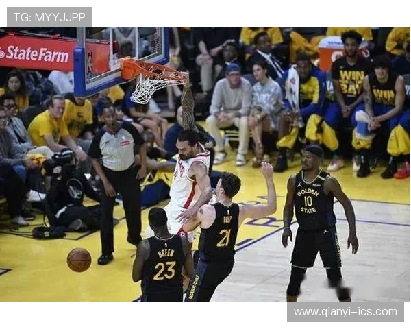 史密斯火力全开借掩护连续飙中关键三分引爆NBA赛场激情瞬间沸腾